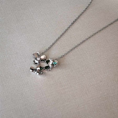 Colar Bipartido Três Flores Aço Inox
