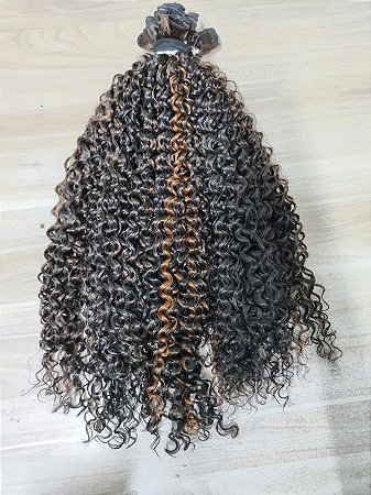Cabelo Bio humanizado 320g cacheado em tela para entrelaçamento