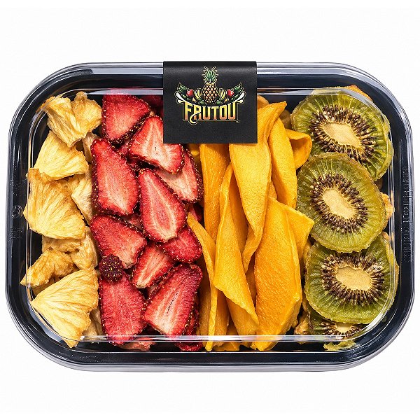 Frutou Lanches: bandeja com abacaxi, morango, manga e kiwi desidratados