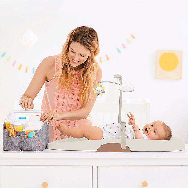 Trocador com Mobile Estilo Berçário Aveia - Skip Hop - TotalBaby Store