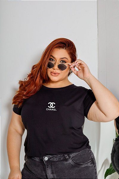T-SHIRT PLUS SIZE CORAÇÃO CHANEL DTF XG - Dallas T-shirts