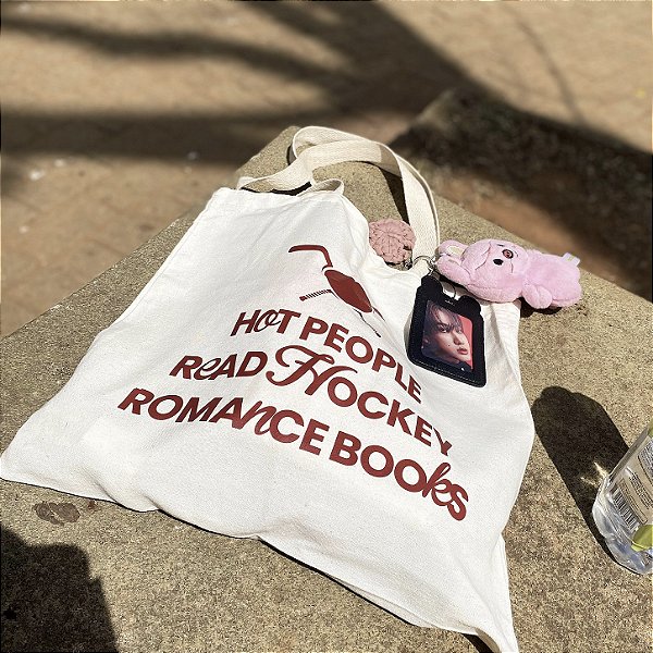 Ecobag | Hot people read hockey romance books