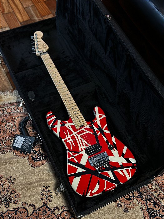 Guitarra Evh Striped Series Rbw Red Black White - Eddie Van Halen Signature