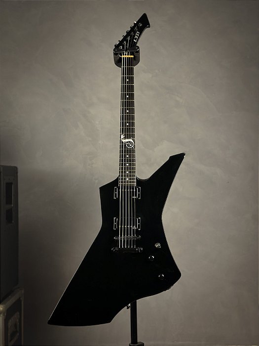 Guitarra ESP LTD Snakebyte w/case - Gloss Black - Usada