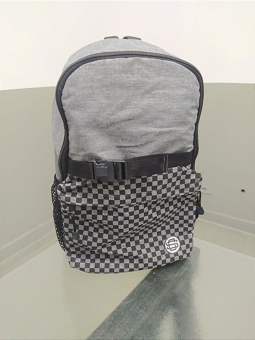 Mochila Quadriculada Cinza SUPER CHARGER