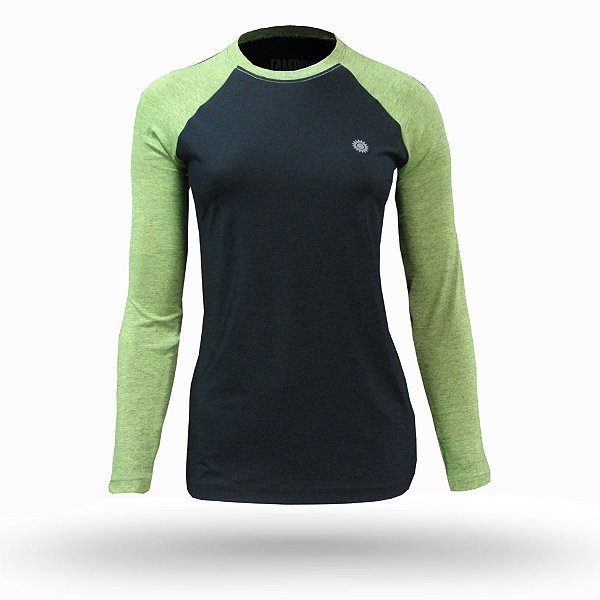 camisa feminina com protetor solar