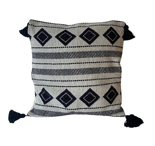 CAPA DE ALMOFADA ESTILO BOHO PRETA E CRU C/ POMPOM 50CM X50CM