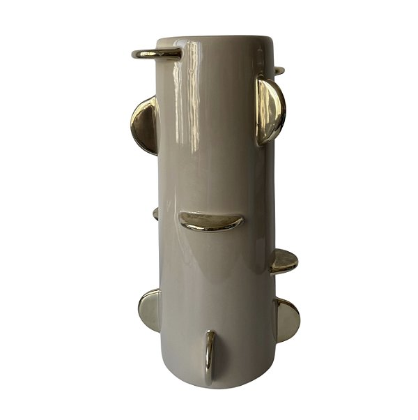 Vaso em cerâmica bege com detalhes em dourado