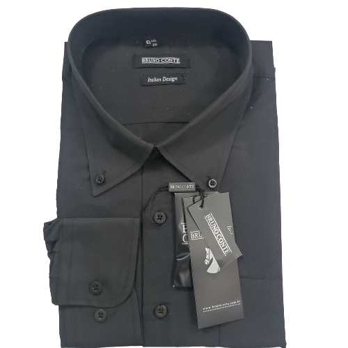 Camisa preta plus size passa fácil com 35% de algodão e 65% de poliéster