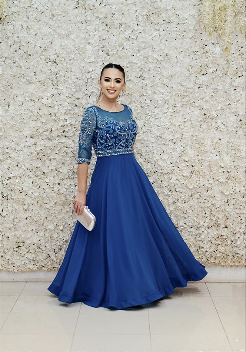 VESTIDO AZUL TURQUESA COM BUSTO BORDADO E MANGAS COMPRIDAS EM TULE