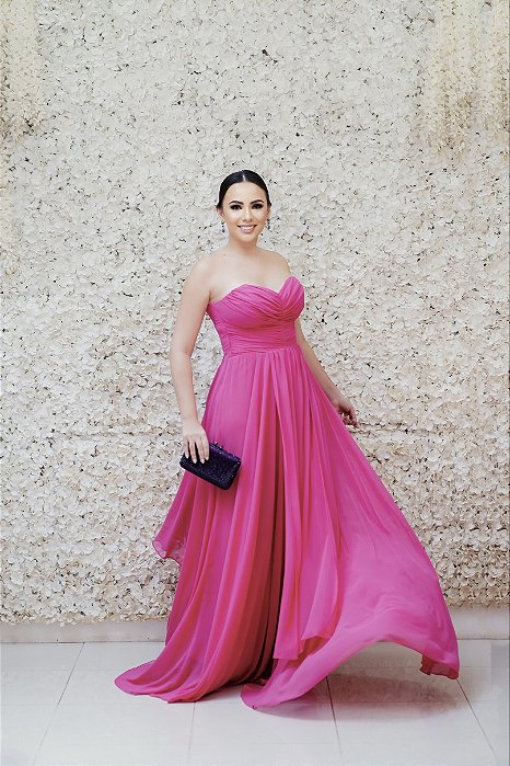 VESTIDO LONGO PINK TOMARA QUE CAIA COM AMARRAÇÃO NO OMBRO E BROCHE DE FLOR