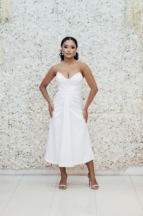 VESTIDO FÁTIMA SCOFIELD MIDI BRANCO BUSTO BOJO DRAPEADO DETALHE LAÇO NA SAIA