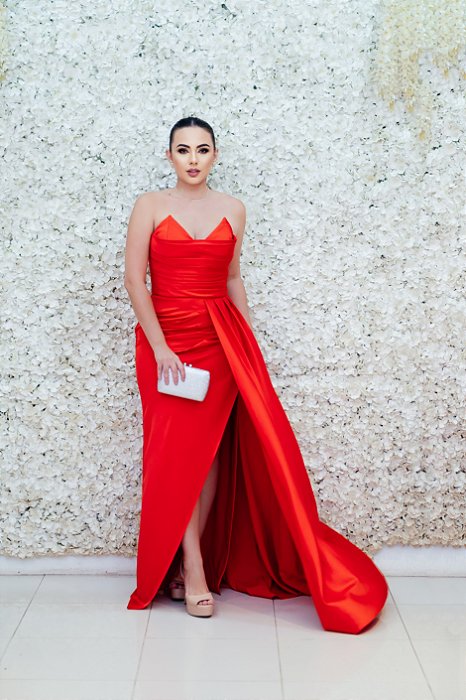 VESTIDO FLECHE DOR CETIM DE SEDA VERMELHO BUSTO DRAPEADO DUAS PONTEIRAS TOMARA QUE CAIA