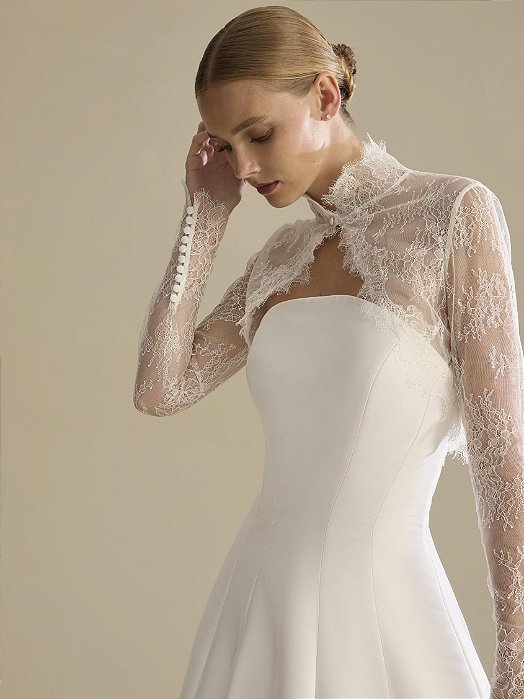 BOLERO RENDA CHANTILLY FRENTE VAZADA MANGAS