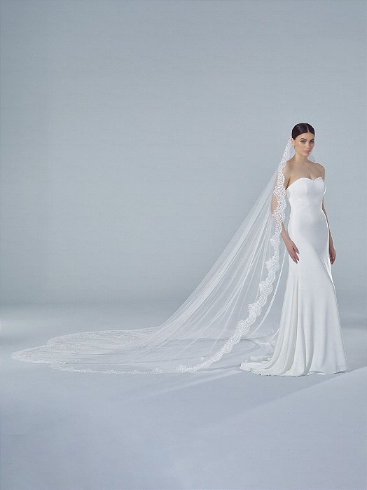 VÉU EM TULE E RENDA BARRADA PRONOVIAS