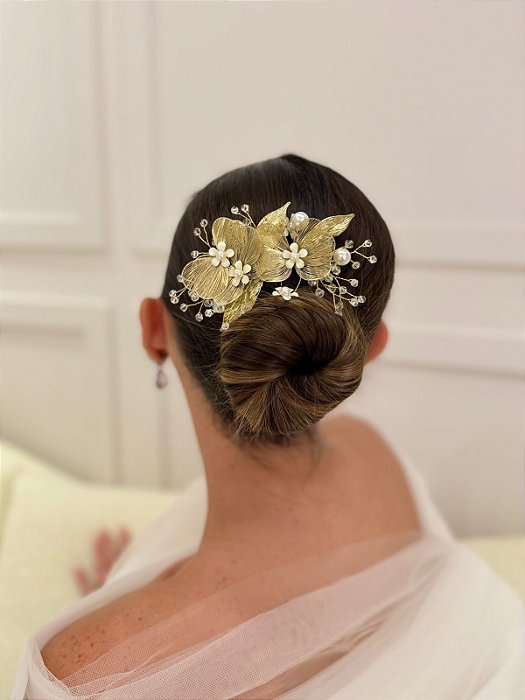 GRINALDA DOURADA EM FLORES COM RECORTE A LASER