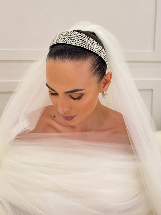 TIARA MARRIE RETA DE CRISTAIS E OURO BRANCO