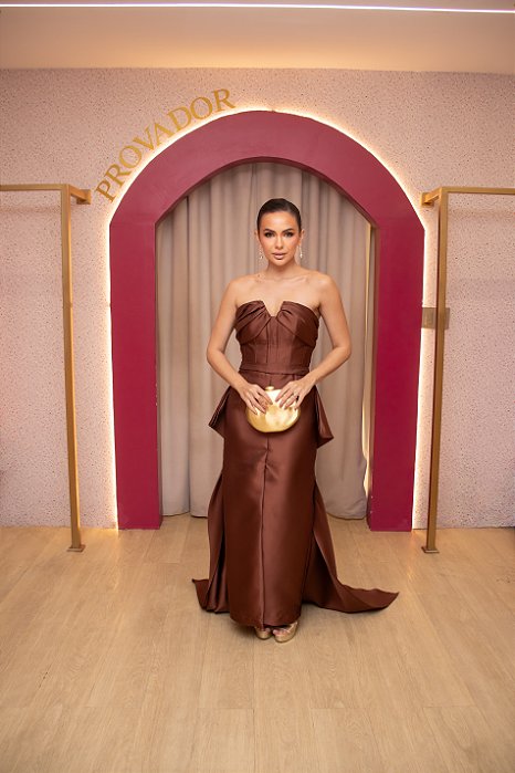 VESTIDO MARROM MOCHA MOUSSE EM ZIBELINE TOMARA QUE CAIA COM CINTO LAÇO