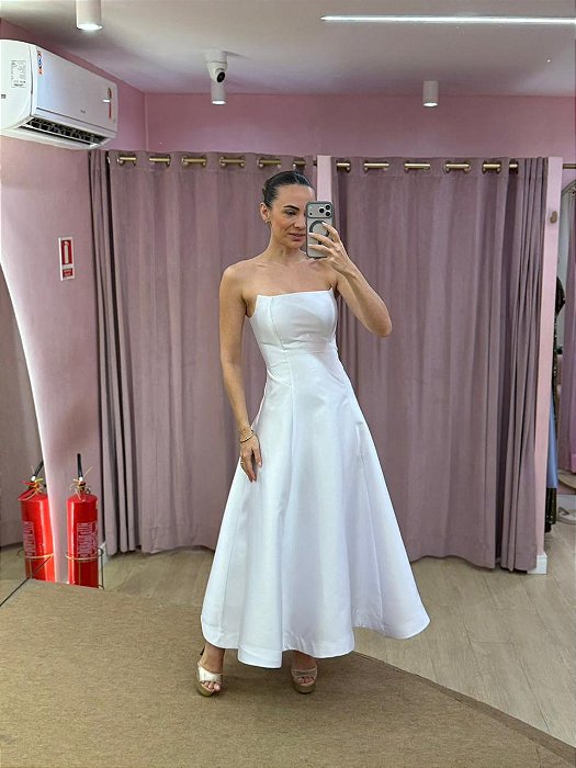 VESTIDO MIDI BRANCO OFF EM ZIBELINE CORTE EVASÊ COM BUSTO EM PONTEIRA