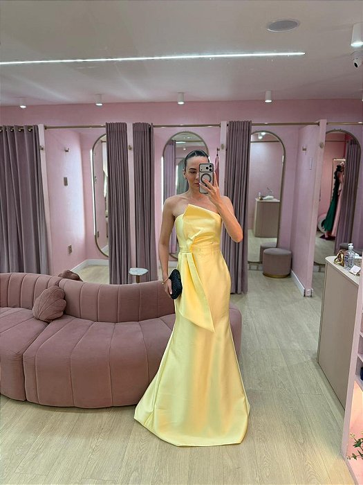 VESTIDO AMARELO EM ZIBELINE AMARELO MANTEIGA TOMARA QUE CAIA COM DETALHE BO BUSTO E SAIA