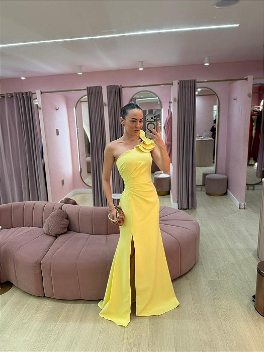 VESTIDO AMARELO MANTEIGA OMBRO UNICO BABADO EM CREPE COM ELASTANO