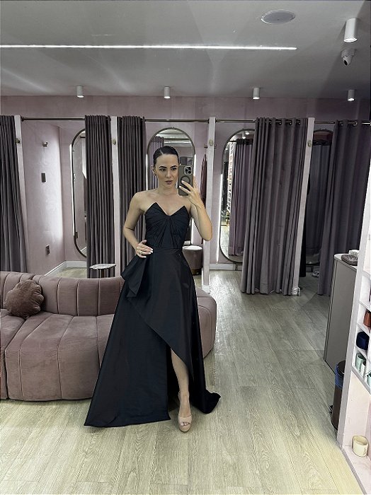 VESTIDO PRETO TAFETA TOMARA QUE CAIA PONTEIRA BUSTO DRAPEADO E SAIA DIAGONAL