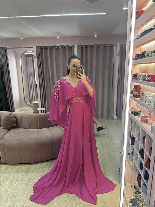 VESTIDO PINK FLUIDO DECOTE EM V MANGA CAPA COM BORDADO CINTURA E OMBRO