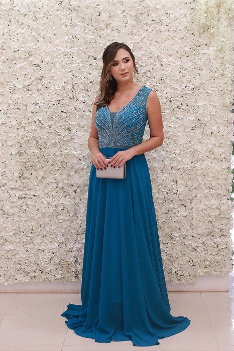 VESTIDO TURQUESA COM DECOTE E COSTAS FECHADAS BORDADOS