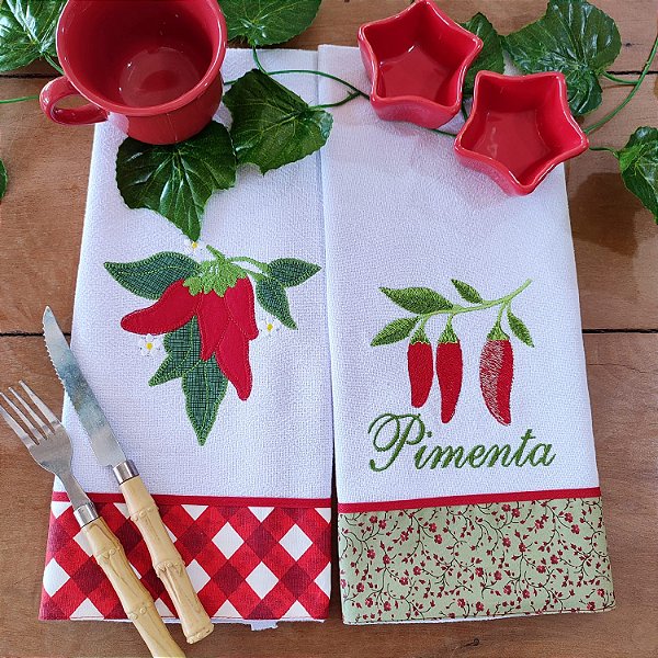 KIT 2 PANOS DE PRATO – PIMENTAS, 65CM X 44CM.