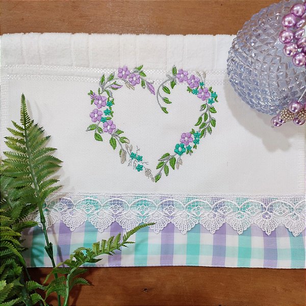 TOALHA DE LAVABO CORAÇÃO FLORAL LILÁS