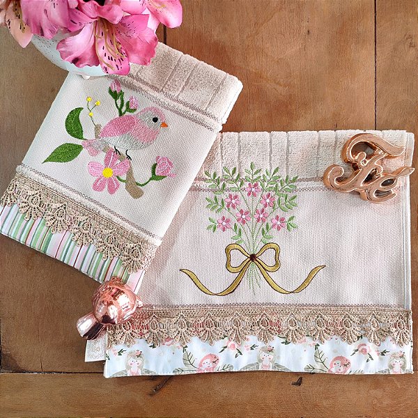 KIT 2 TOALHAS DE LAVABO BORDADAS - PASSARO BOUQUET ROSA