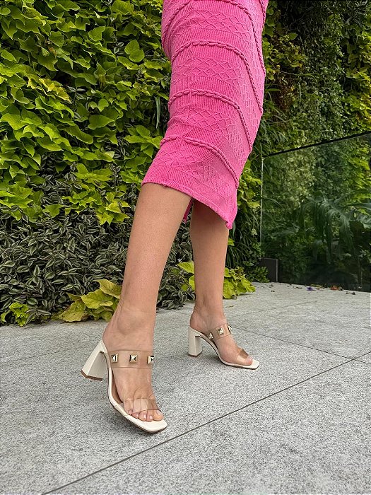 Tamanco Vinil Com Maxi Spikes Off White Manu