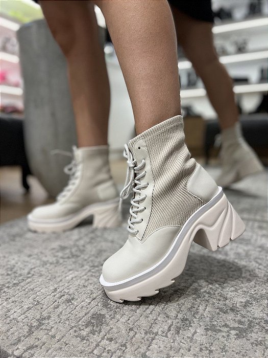 Bota Coturno Detalhe Meia Off White Poli