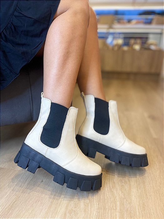 Coturno Tratorado Com Elástico Off White Aisha