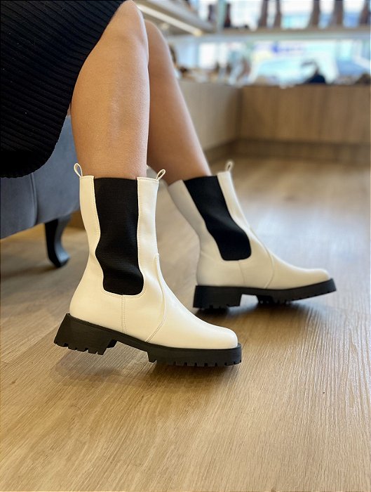 Bota Com Detalhe Em Elástico Preta E Branca Rafa