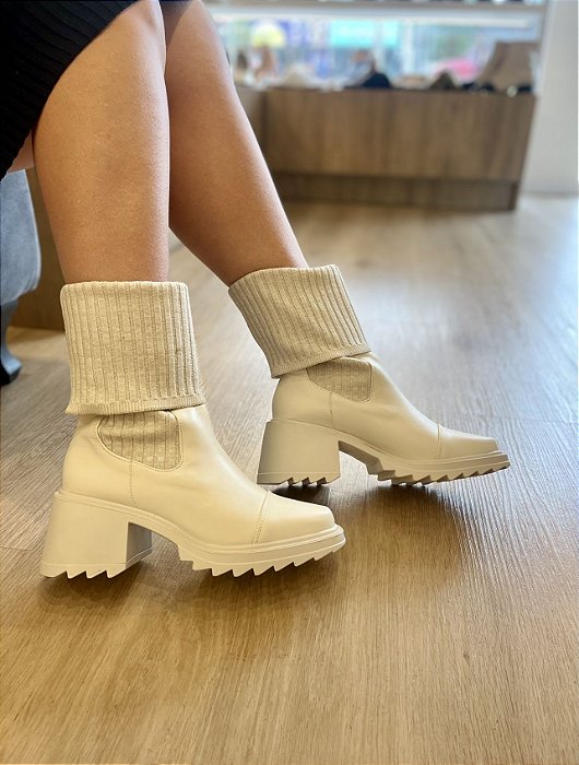 Bota Coturno Off White Detalhe Em Malha Carol