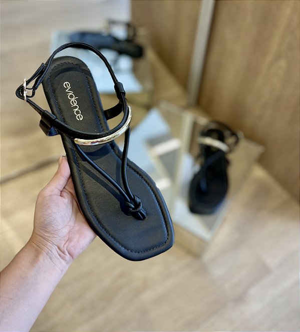 Sandália Rasteira Preta Detalhe Fivela Lorena