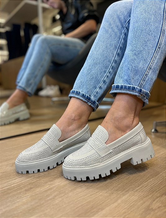 Mocassim Tratorado Aplicação De Brilho Off White Tiele