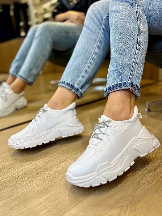 Tênis Branco Chunky Cadarço De Strass Ashley
