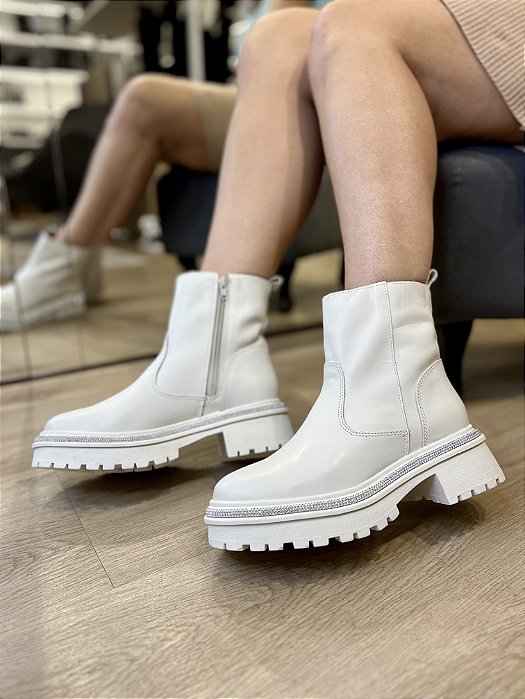 Coturno Off White Tratorado Com Strass Thaia