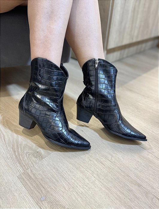 Bota Western Preta Com Detalhe Hilary