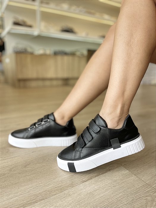 Tênis Preto Com Velcro Isa