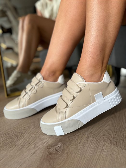 Tênis Bege Com Velcro Isa