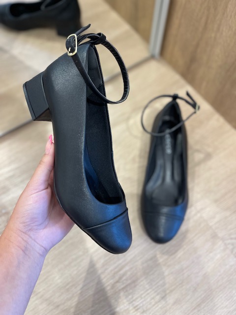 Sapato Preto Com Fivela Eduarda