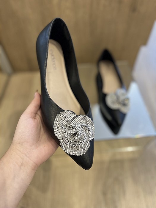Sapatilha Preta Com Flor de Strass Tanise