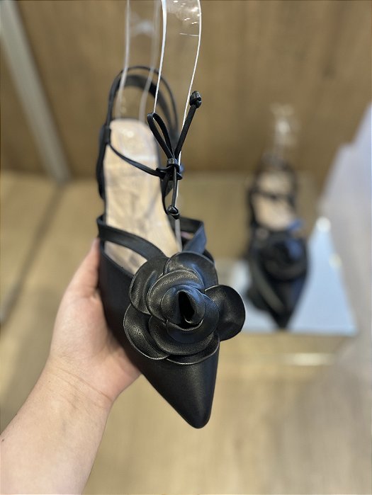 Sapatilha Preta Detalhe De Flor Eliza
