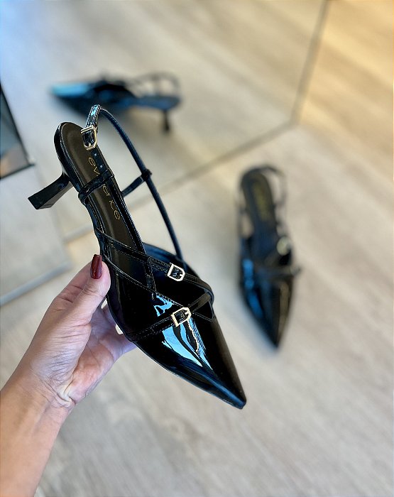 Scarpin Fivela Preto Verniz Salto Taça Donna