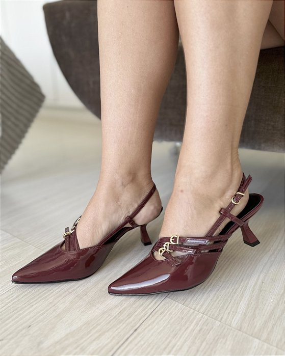 Scarpin Três Tiras Cherry Verniz Salto Taça Donna