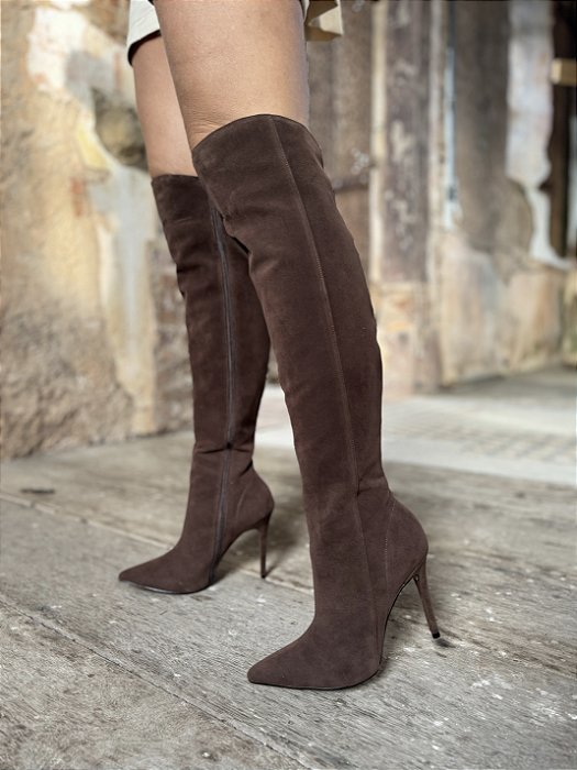 Bota Over Camurça Salto Fino Marrom Selena