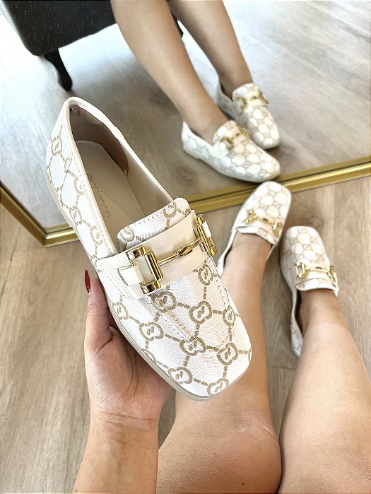Mocassim Off White Estampado Com Fivela Erica